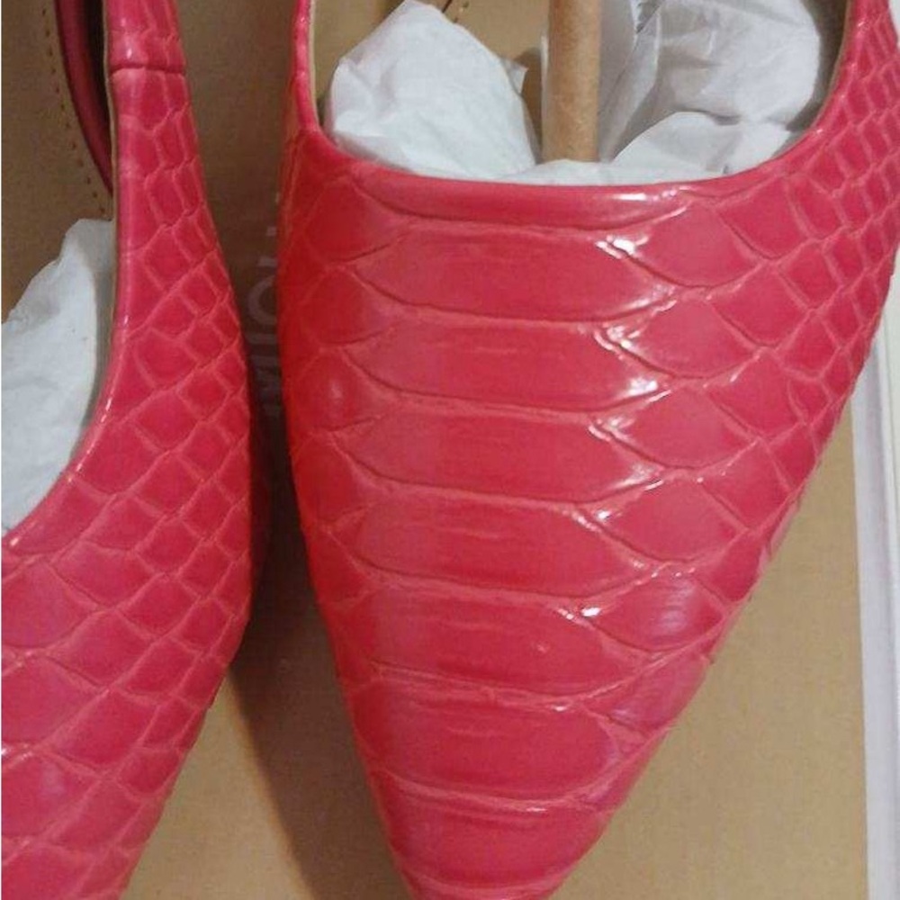 Shoes - Picture 4 of 4